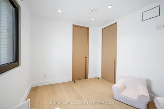 Additional image 26 of 31 Redwood Ave