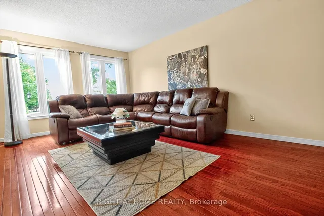 Additional image 8 of 1084 Grandeur Cres