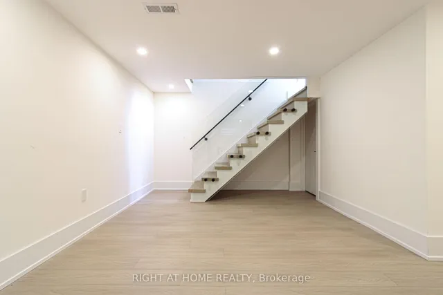 Additional image 31 of 584 WALKERS Line