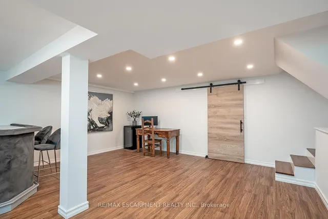 Additional image 33 of 406 Oakwood Dr