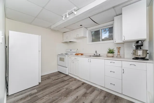 Additional image 32 of 2295 Barclay Rd