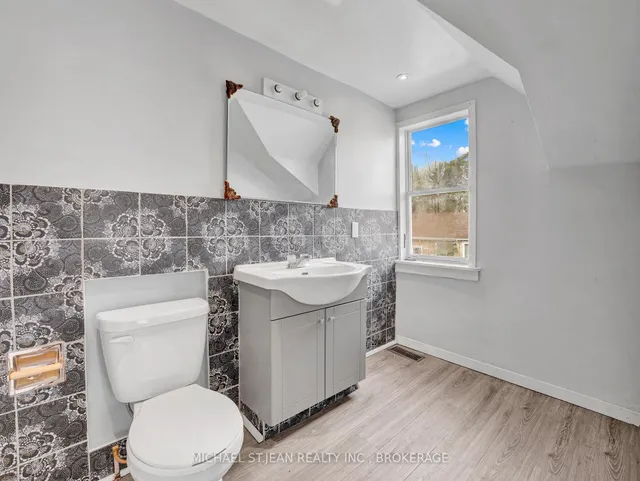 Additional image 34 of 110 Emerald St