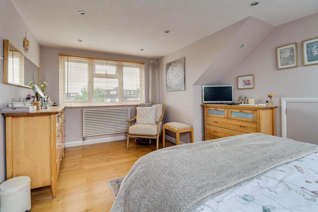 Additional image 10 of Springfield Crescent, Harpenden, Hertfordshire, AL5