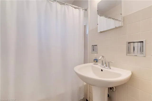 Additional image 22 of 257 Broadway Ave