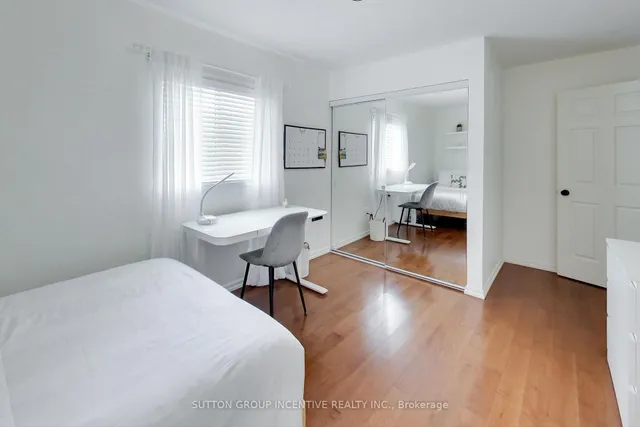 Additional image 37 of 11 Safari Crt