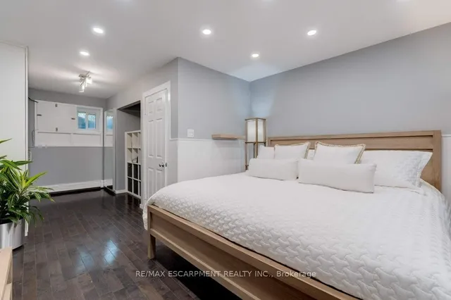 Additional image 26 of 636 WEST OVAL Dr