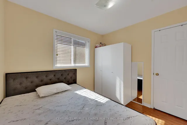 Additional image 36 of 46 Commodore Dr