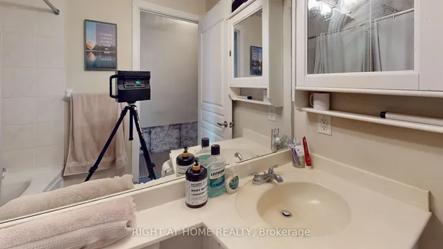 Additional image 9 of 438 Richmond St Unit 908