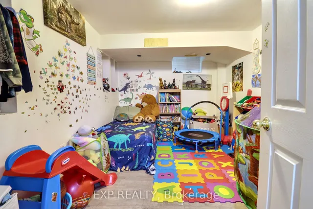 Additional image 25 of 28 Poinsettia Pl