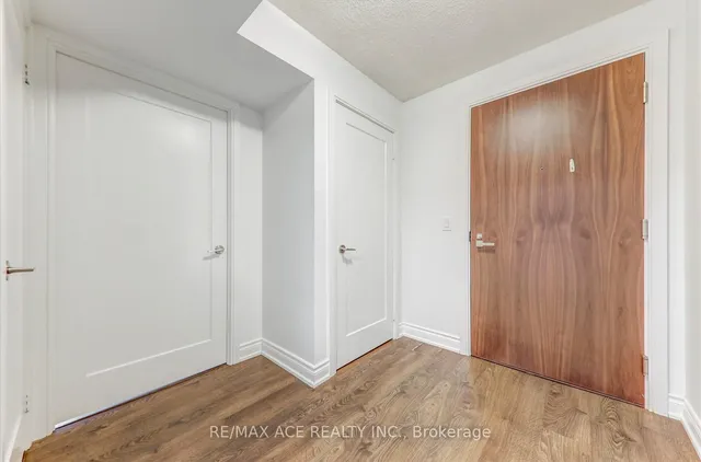 Additional image 7 of 275 Village Green Sq Unit 1323