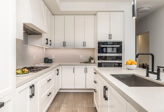 Additional image 12 of 1 Strathgowan Ave Unit TH4