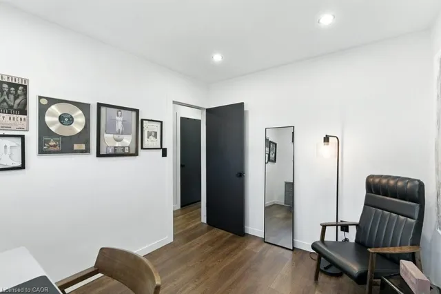 Additional image 21 of 30 Cloke Crt