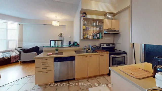 Additional image 11 of 438 Richmond St Unit 908