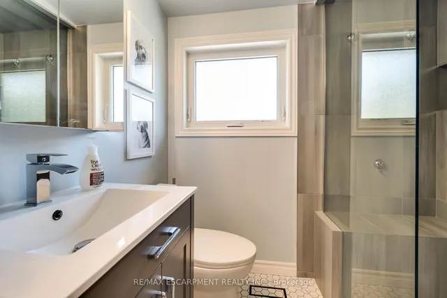 Additional image 25 of 17 RONALDSHAY Ave