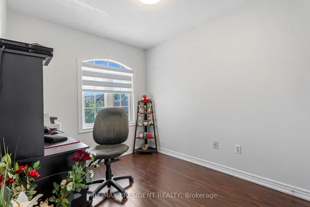 Additional image 19 of 823 Ledbury Cres