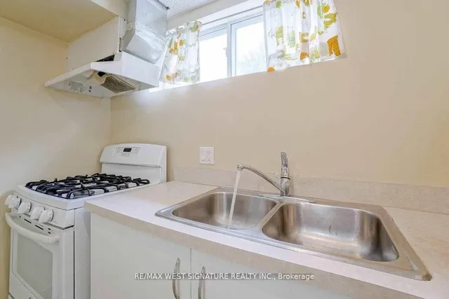 Additional image 19 of 23 Fernando Rd