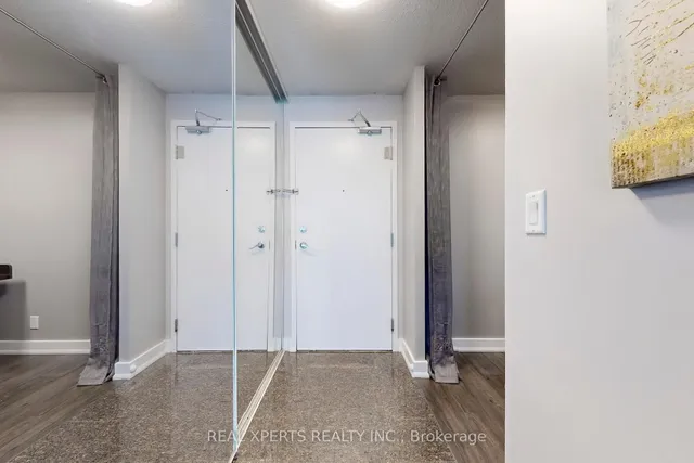 Additional image 17 of 81 Navy Wharf Crt Unit 901