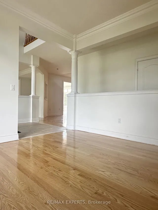 Additional image 7 of 2 Louvre Circ