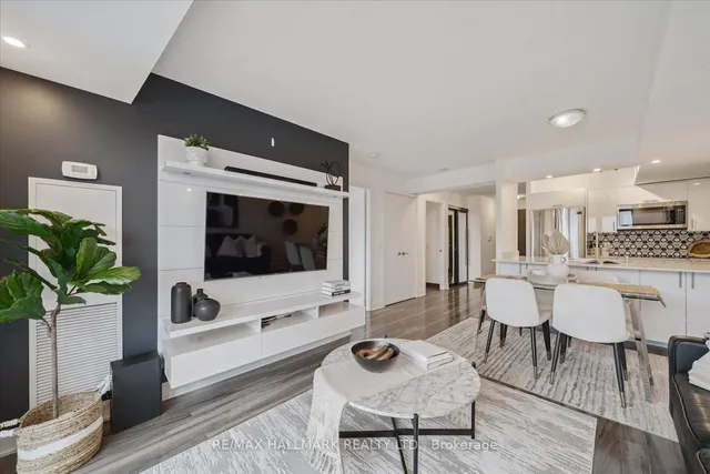 Additional image 18 of 125 Village Green Sq Unit 3006