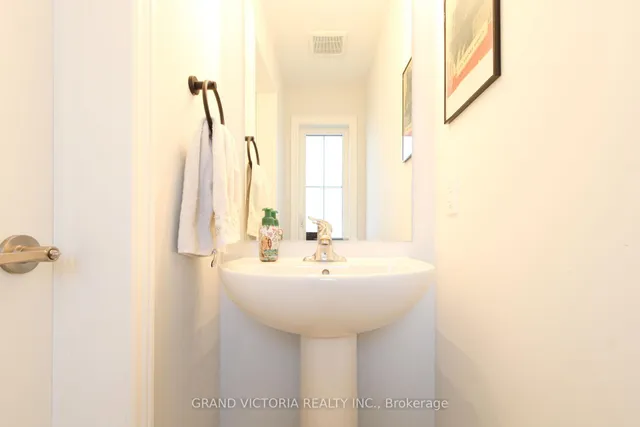 Additional image 29 of 28 Zoe Lane