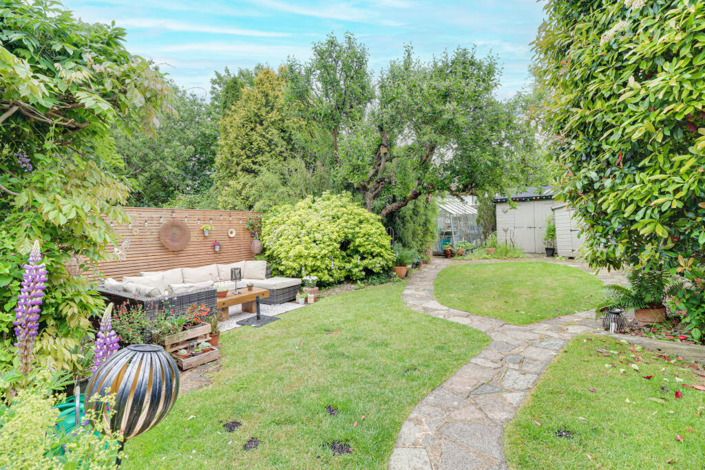 Additional image 25 of Springfield Crescent, Harpenden, Hertfordshire, AL5