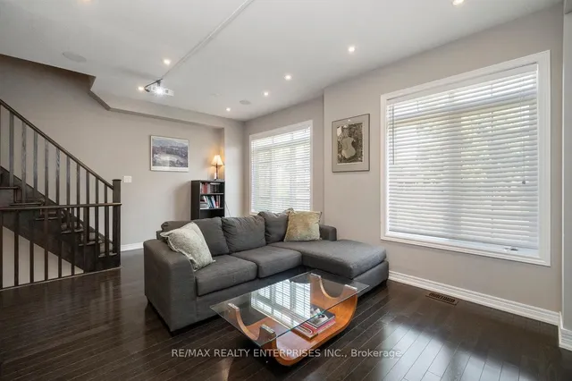 Additional image 40 of 215 Dundas St Unit 9