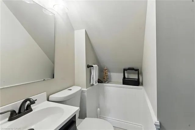 Additional image 32 of 98 Kensington Ave