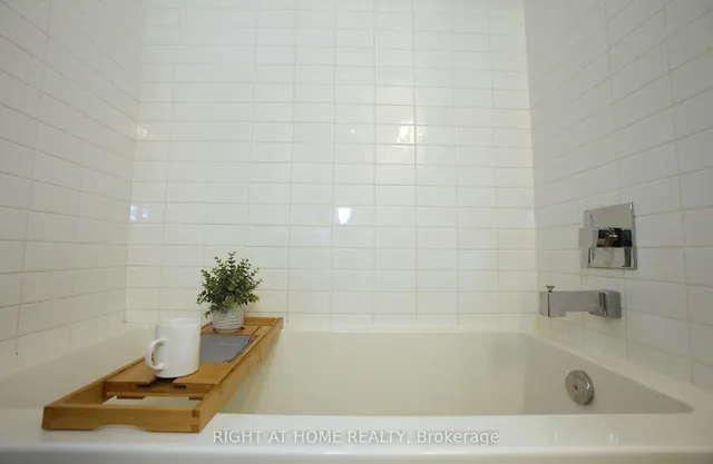 Additional image 26 of 330 Richmond St Unit 210