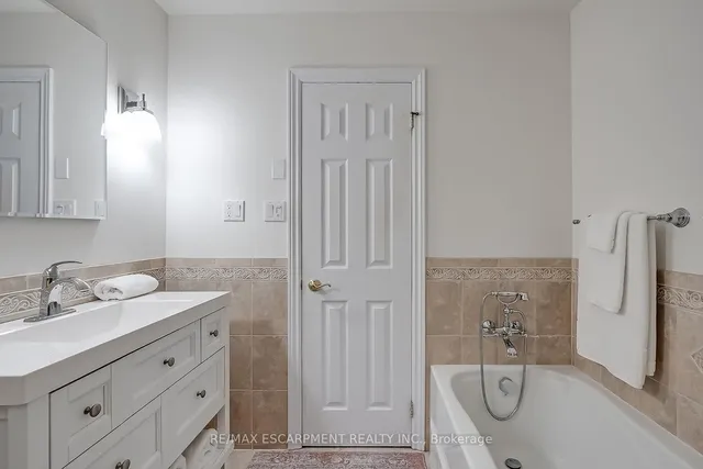 Additional image 29 of 1580 Kern's Rd Unit 5