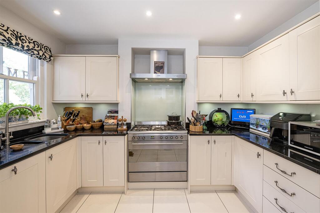 Additional image 13 of Willoughby Road, Harpenden
