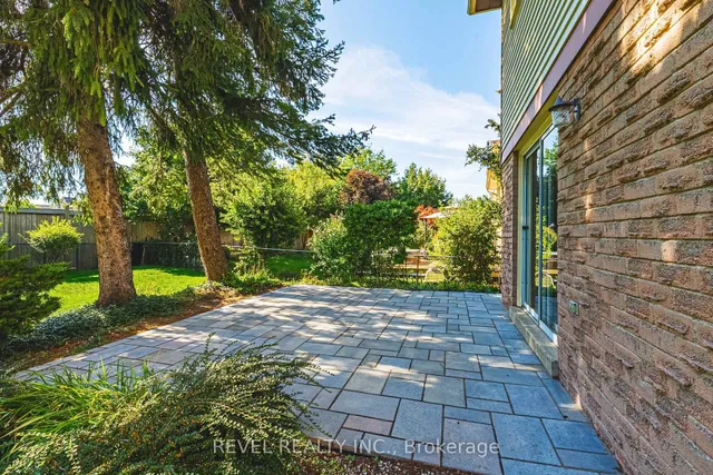 Additional image 34 of 594 Moorelands Cres