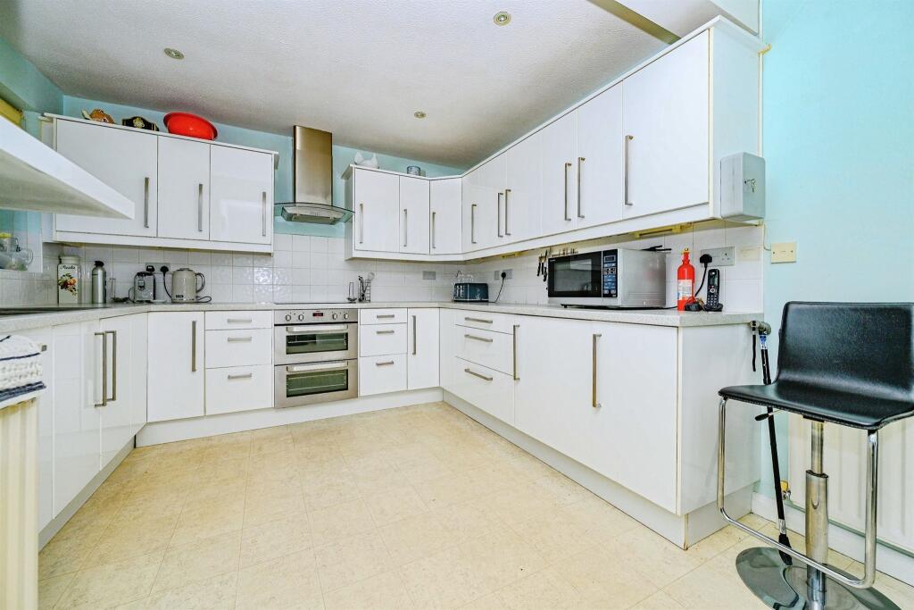 Additional image 10 of Oaklands Lane, Smallford, St. Albans
