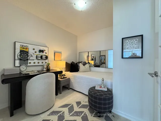 Additional image 7 of 400 Adelaide St Unit 1909