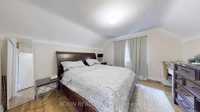 Additional image 20 of 17 Calvin Ave