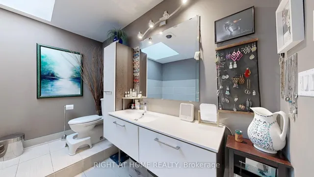 Additional image 22 of 2400 St Clair Ave