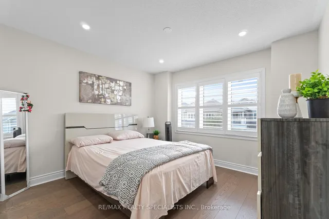 Additional image 24 of 19 Troyer St