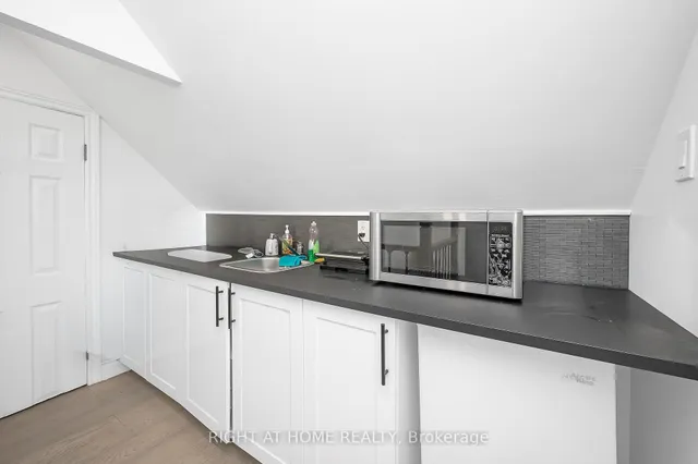 Additional image 26 of 18 Huntley St