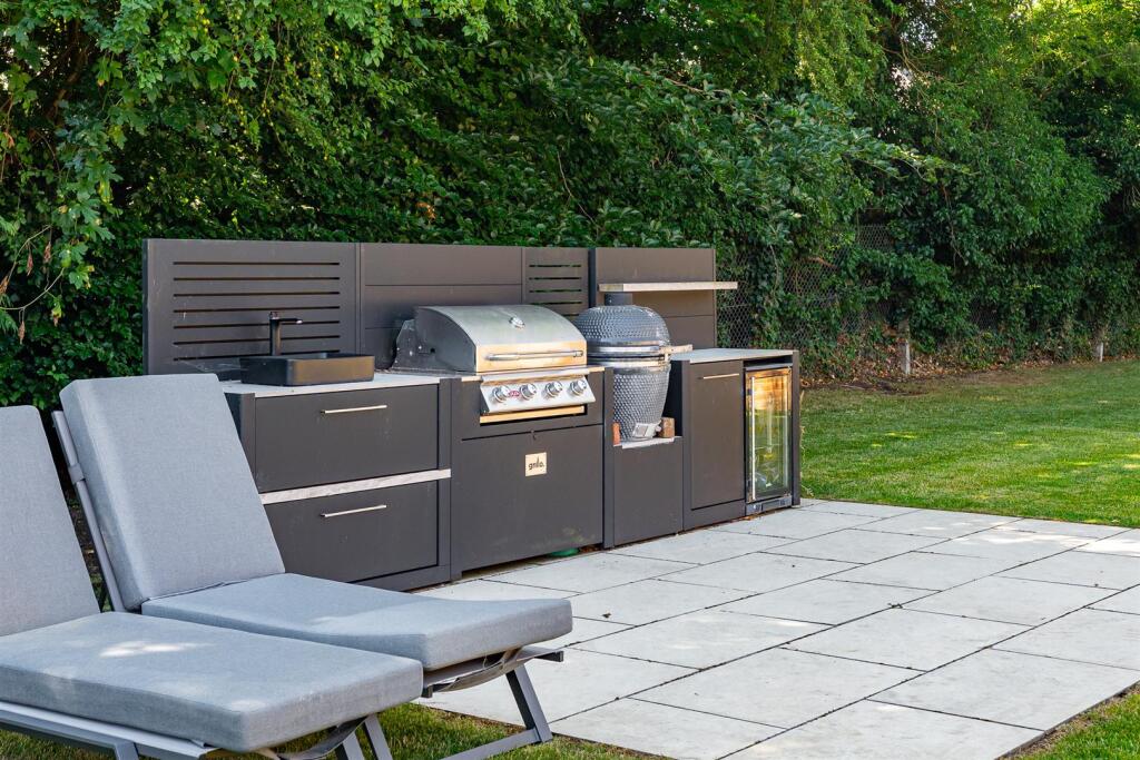 Additional image 28 of Pottersheath Road, Welwyn