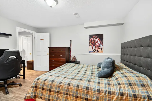 Additional image 38 of 18 Konstantine Crt