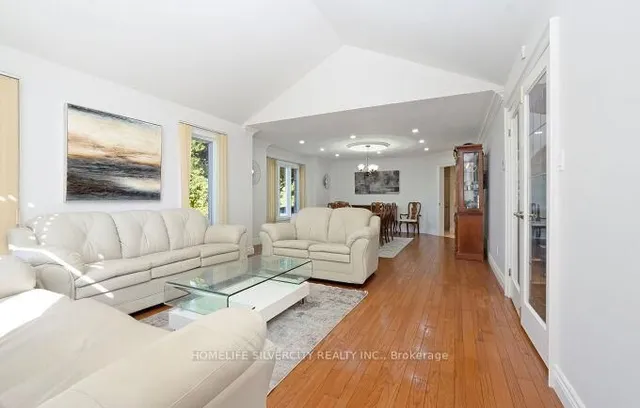 Additional image 10 of 126 Montmorency Dr