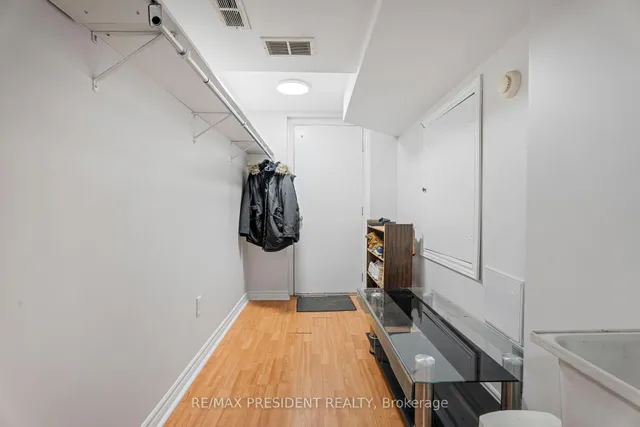 Additional image 35 of 823 Ledbury Cres