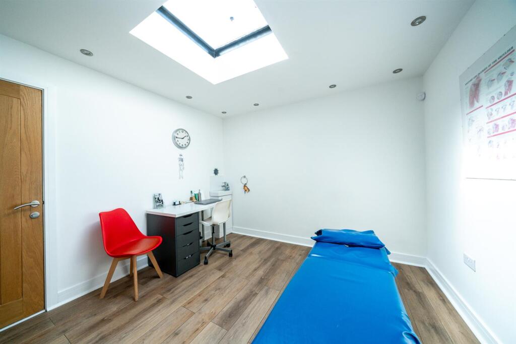 Additional image 16 of Oaklands Lane, St Albans