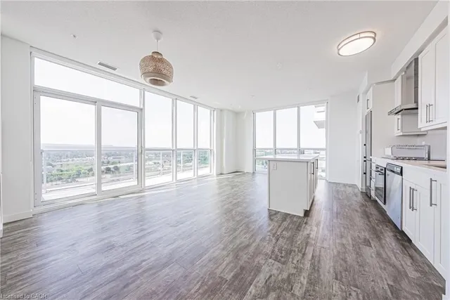 Additional image 7 of 2081 Fairview St Unit 2001