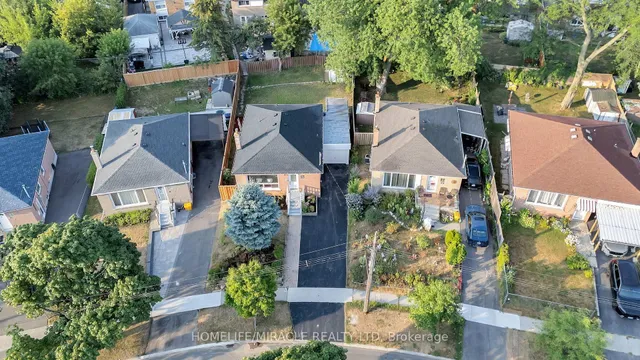 Additional image 11 of 8 Hollyhedge Dr