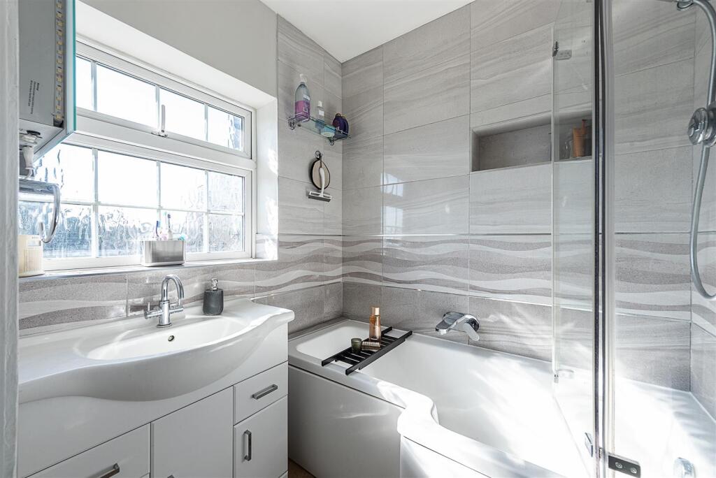 Additional image 9 of Barnfield Road, Harpenden