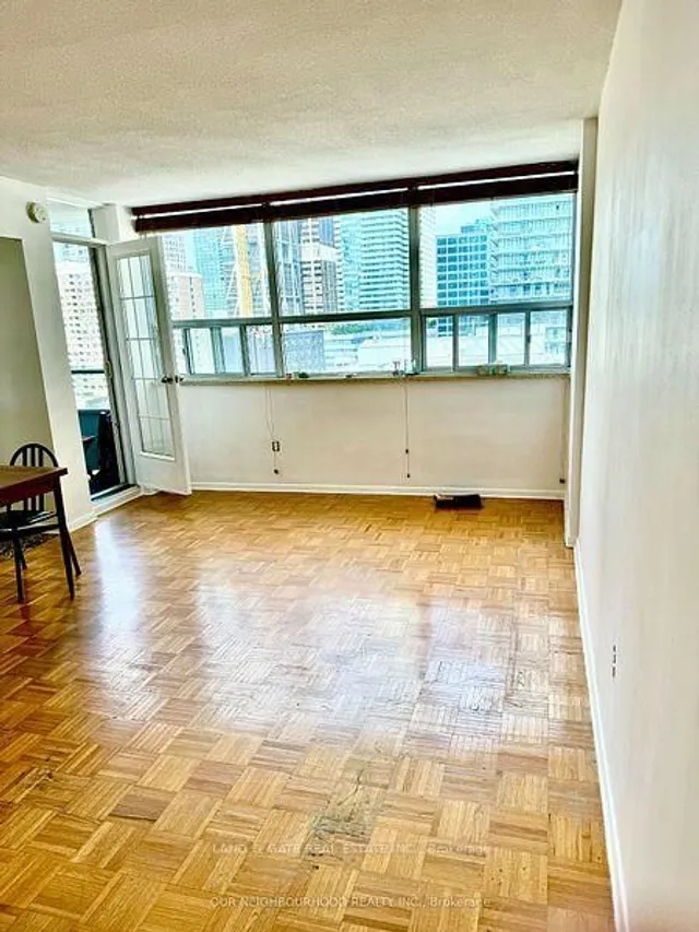 Additional image 15 of 30 Gloucester St Unit 1607