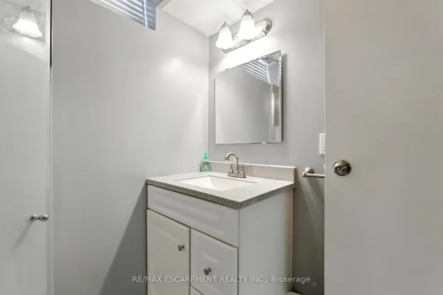 Additional image 37 of 1559 Riley Ave