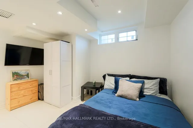 Additional image 16 of 3757 B St Clair Ave