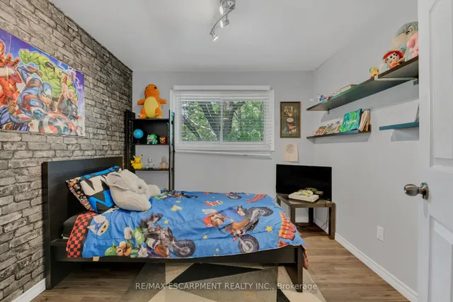 Additional image 17 of 18 Riverdale Dr