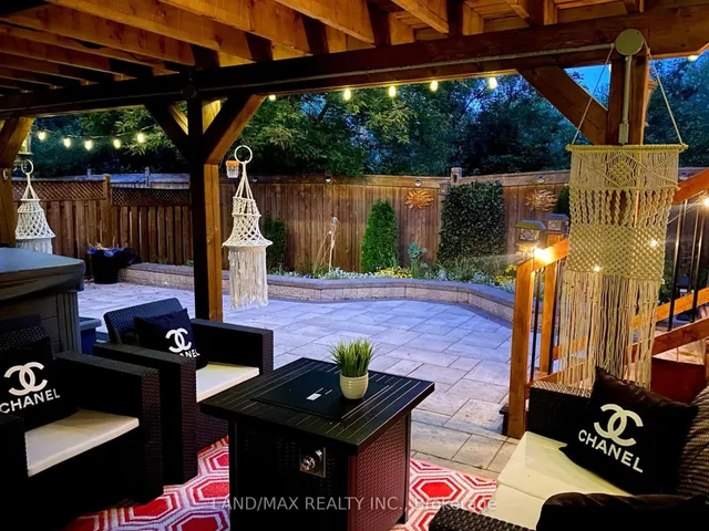 Additional image 21 of 50 Charleswood Circ